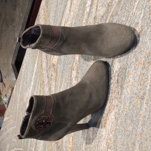 Tory Burch Green Suede Wood Heel Ankle Boots Size 8 1/2